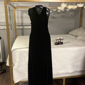 BCBG OS polyester full maxi dress🖤🐝